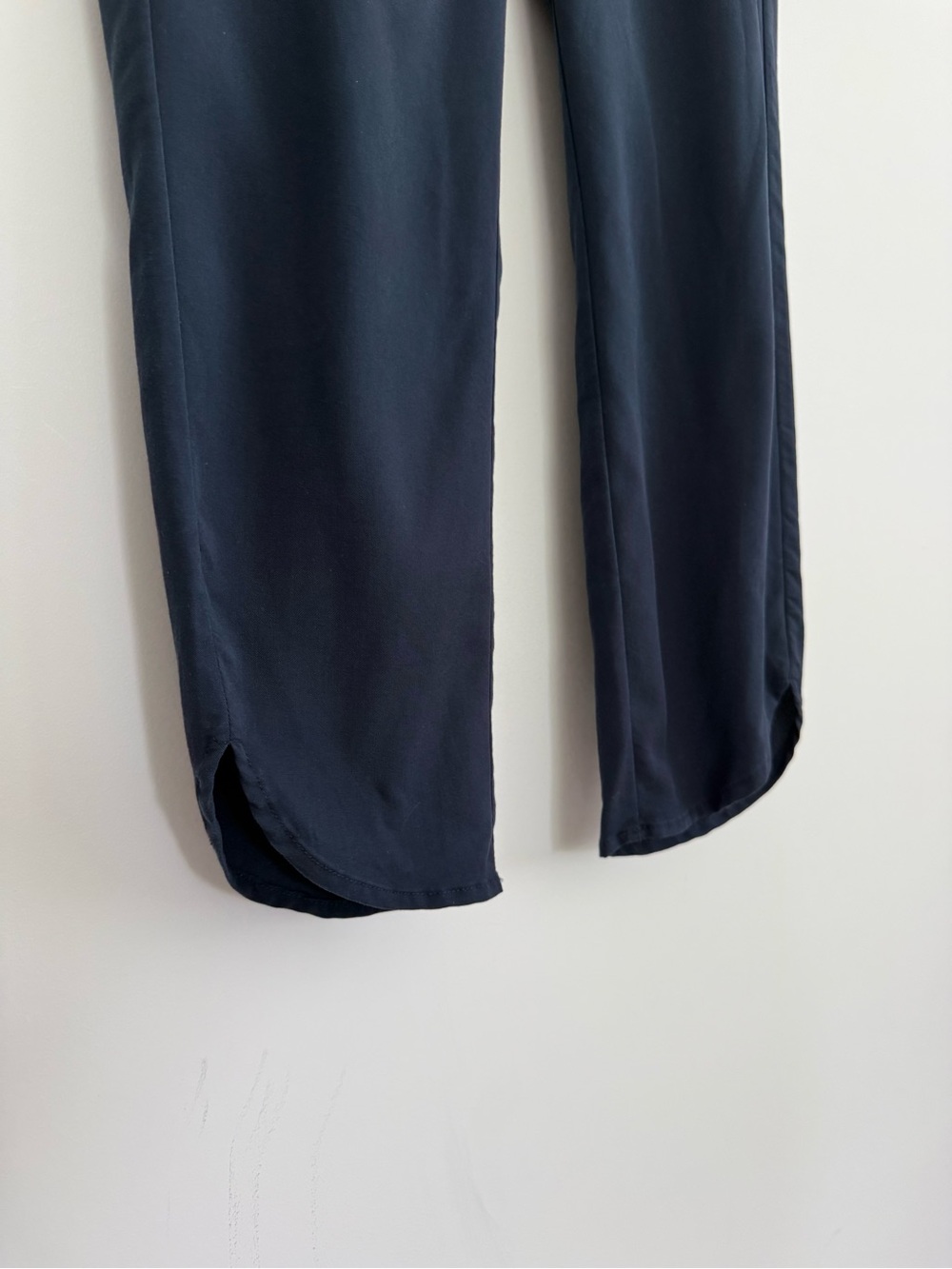 Marine Layer Allison Curved Hem Pants - Picture 8 of 12